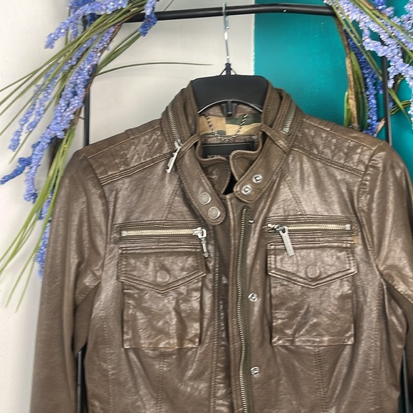 BCBG Max AZRIA army brown leather like new jacket fitted amazing details Sm - Picture 3 of 9